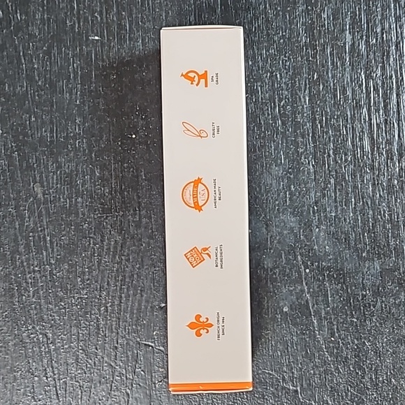 SONÄGE SKINCARE Saffron Energizing Vitamin Mask - Picture 3 of 4